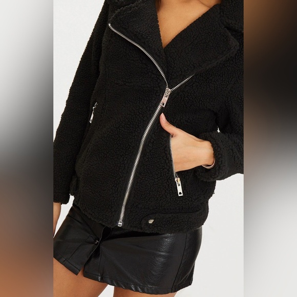 ✨ Boohoo Black Teddy Coat | Soft Warmth & Effortless Chic ✨ - Picture 4 of 7